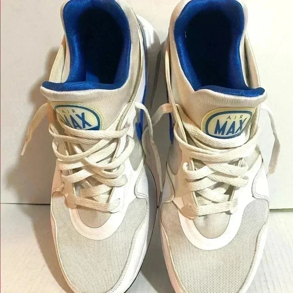 Nike Air max low top athletic sneakers